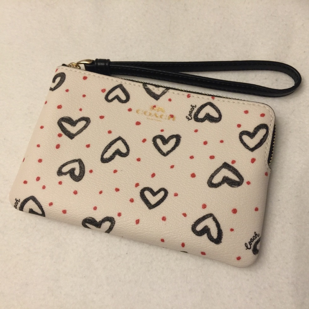 (GIFTED). Authentic Coach Heart Wristlet